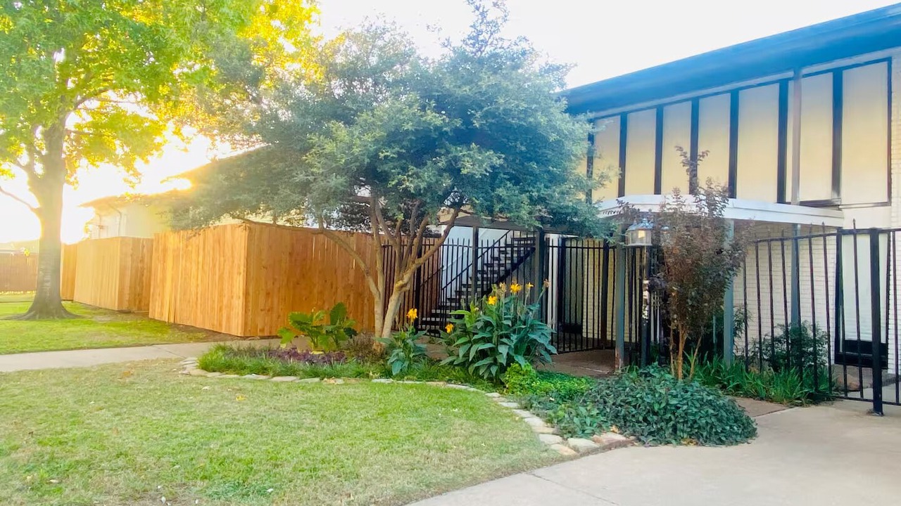 Photo of Outdoor in Oak Lawn