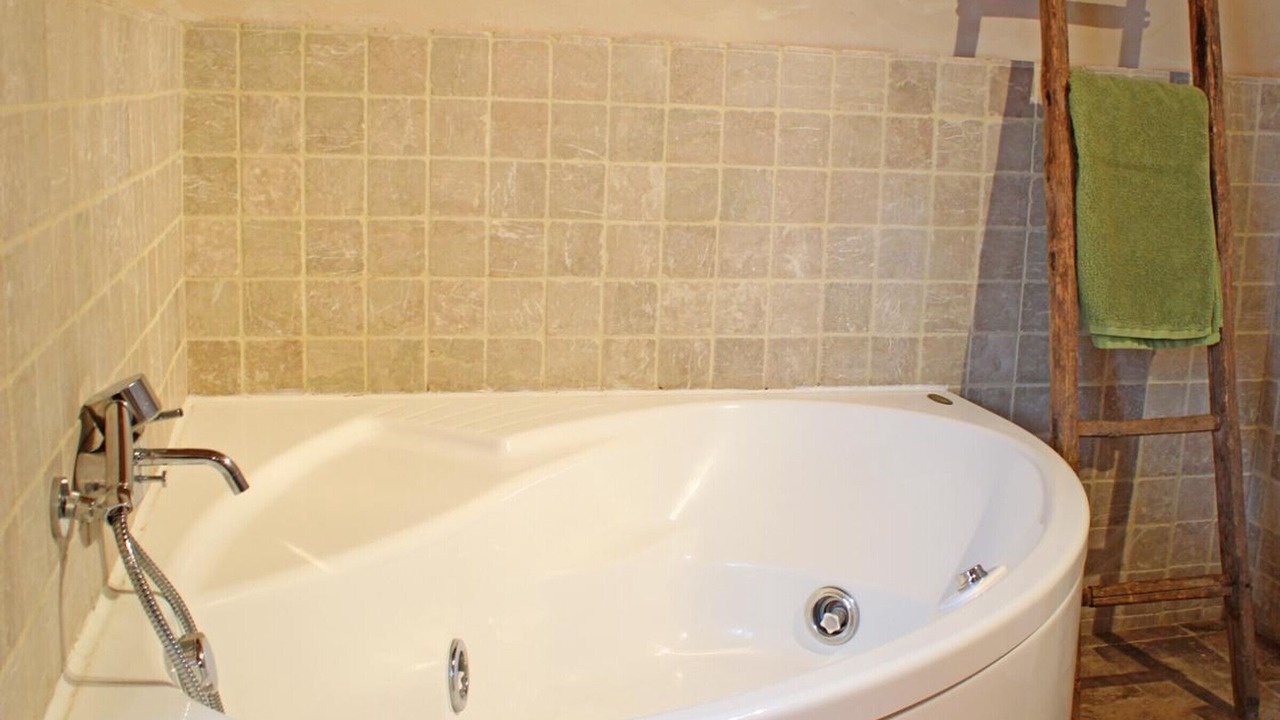 Photo of Bathroom in Neuilly-le-Real