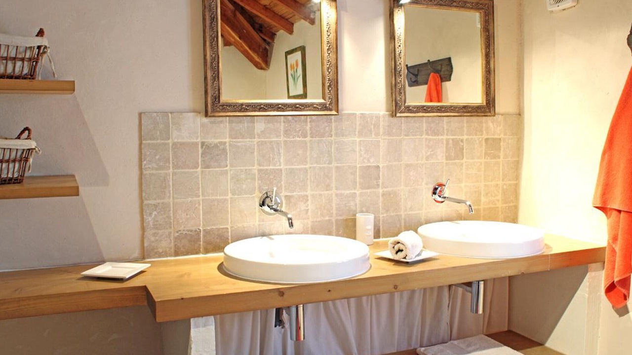 Photo of Bathroom in Neuilly-le-Real