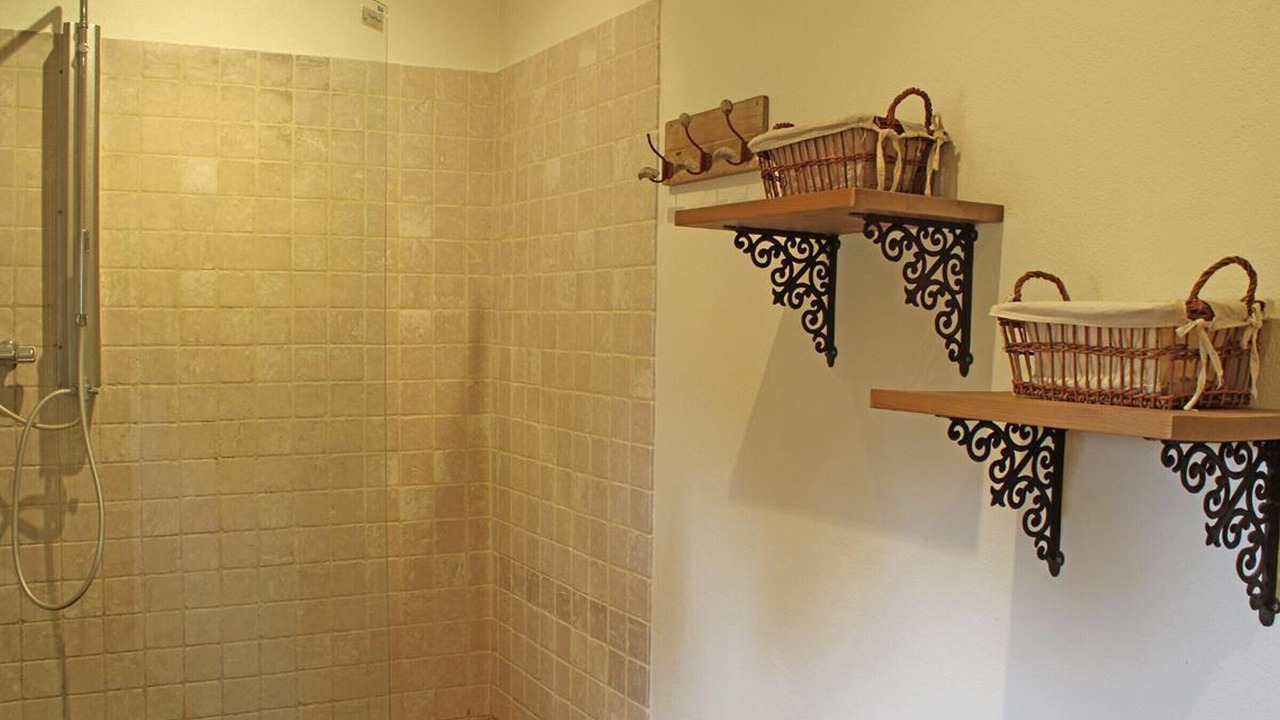 Photo of Bathroom in Neuilly-le-Real