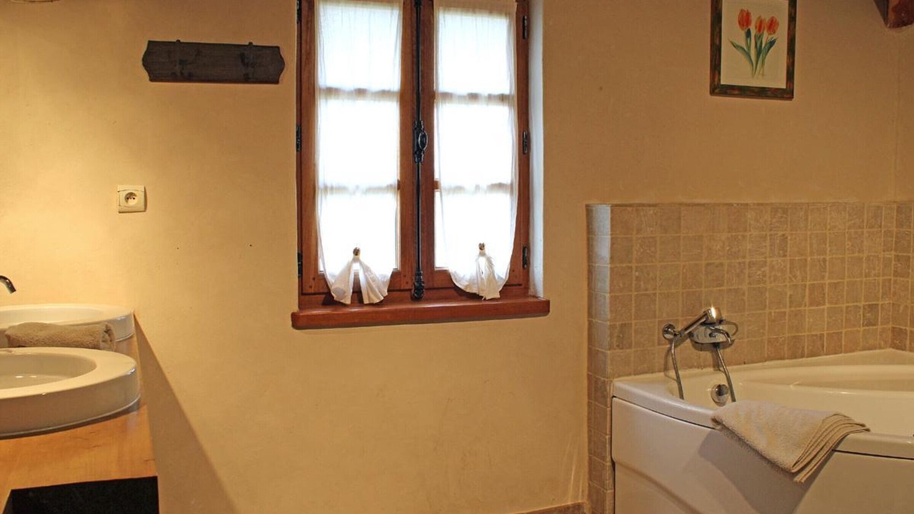 Photo of Bathroom in Neuilly-le-Real