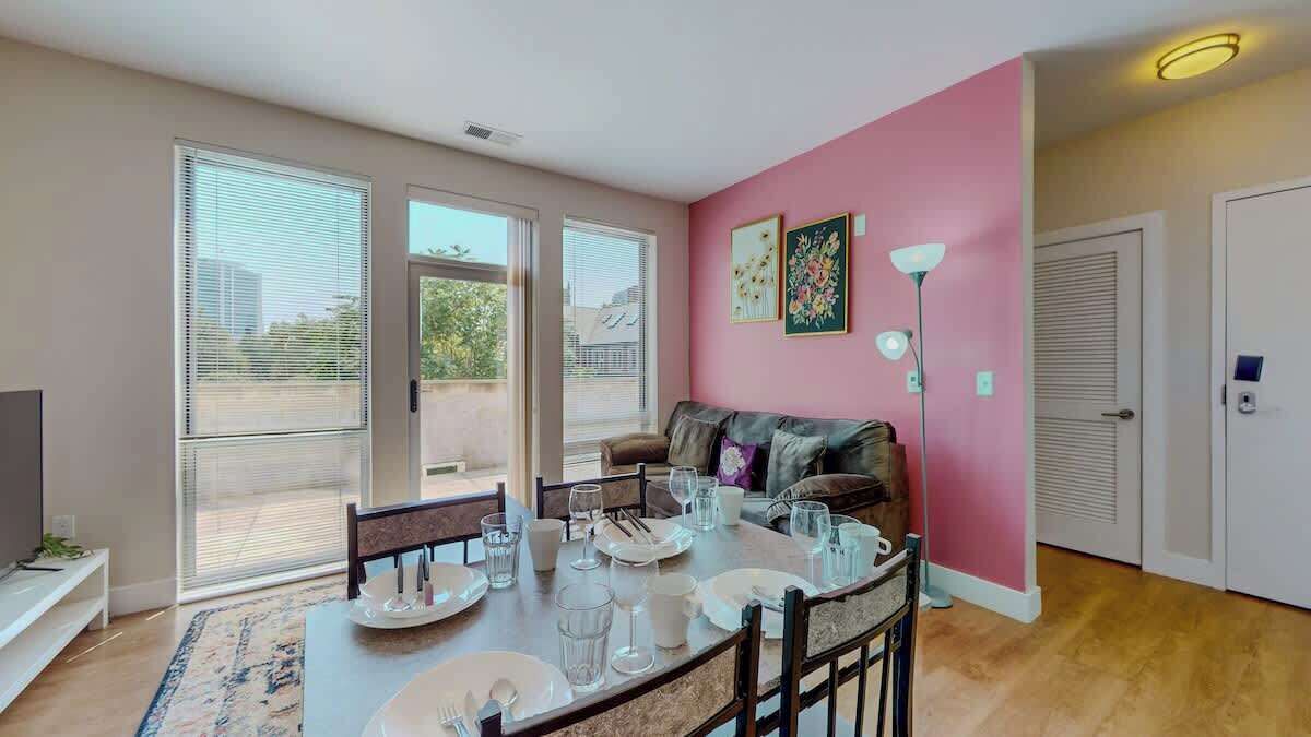 Photo of Livingroom in Downtown