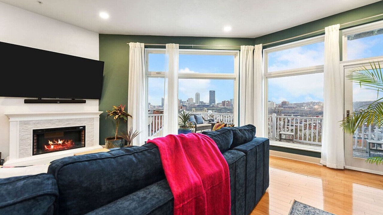 Photo of Livingroom in South Side Slopes