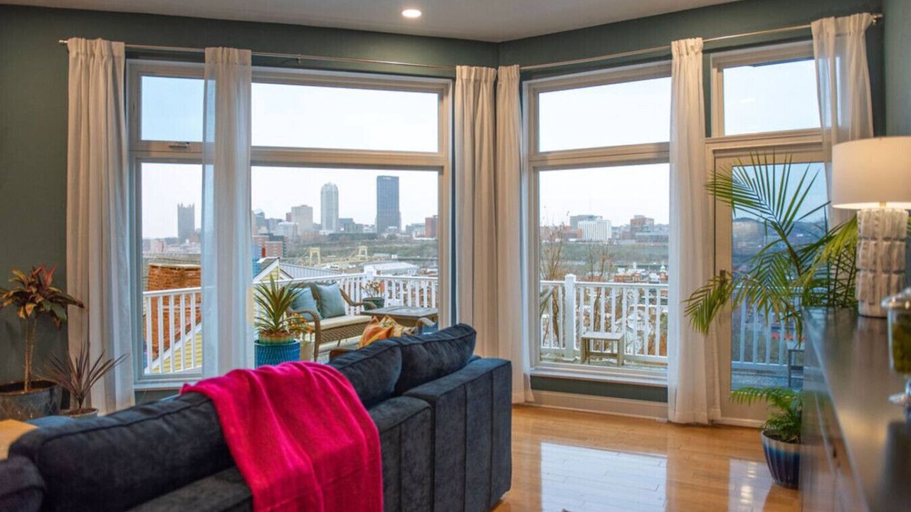 Photo of Livingroom in South Side Slopes