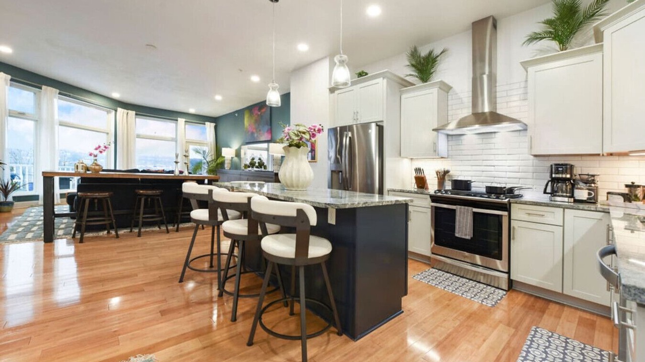 Photo of Kitchen in South Side Slopes