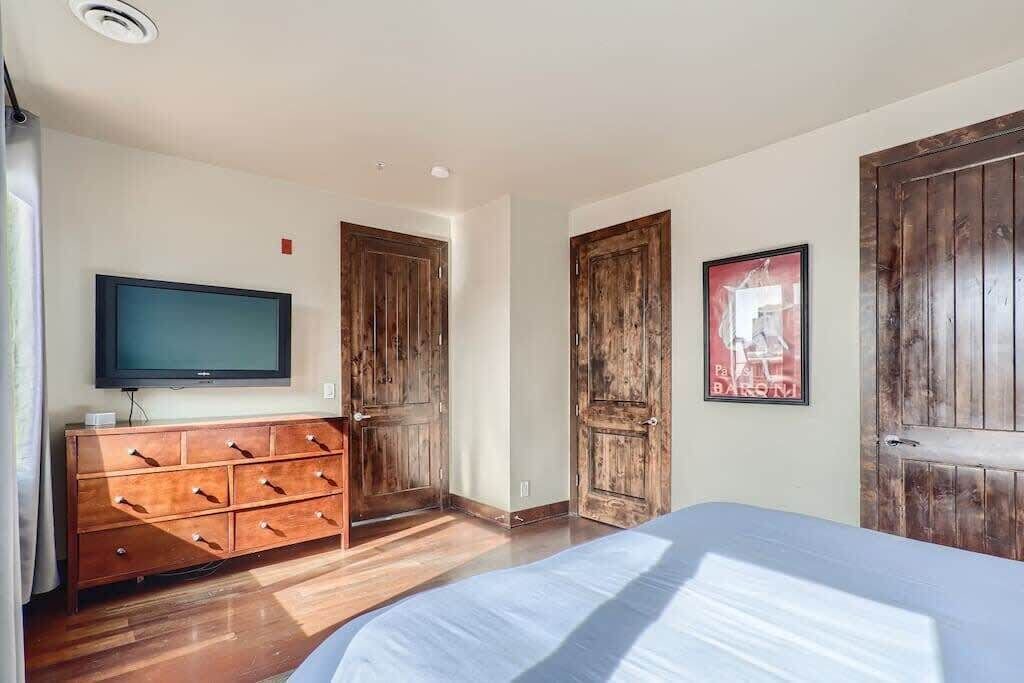 Photo of Bedroom in Ballpark