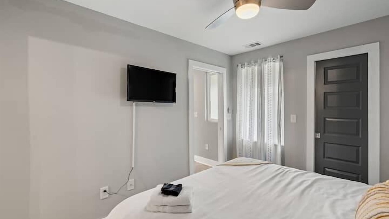 Photo of Bedroom in Hadley - Washington