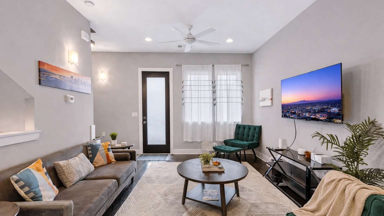 Photo of Livingroom in Hadley - Washington
