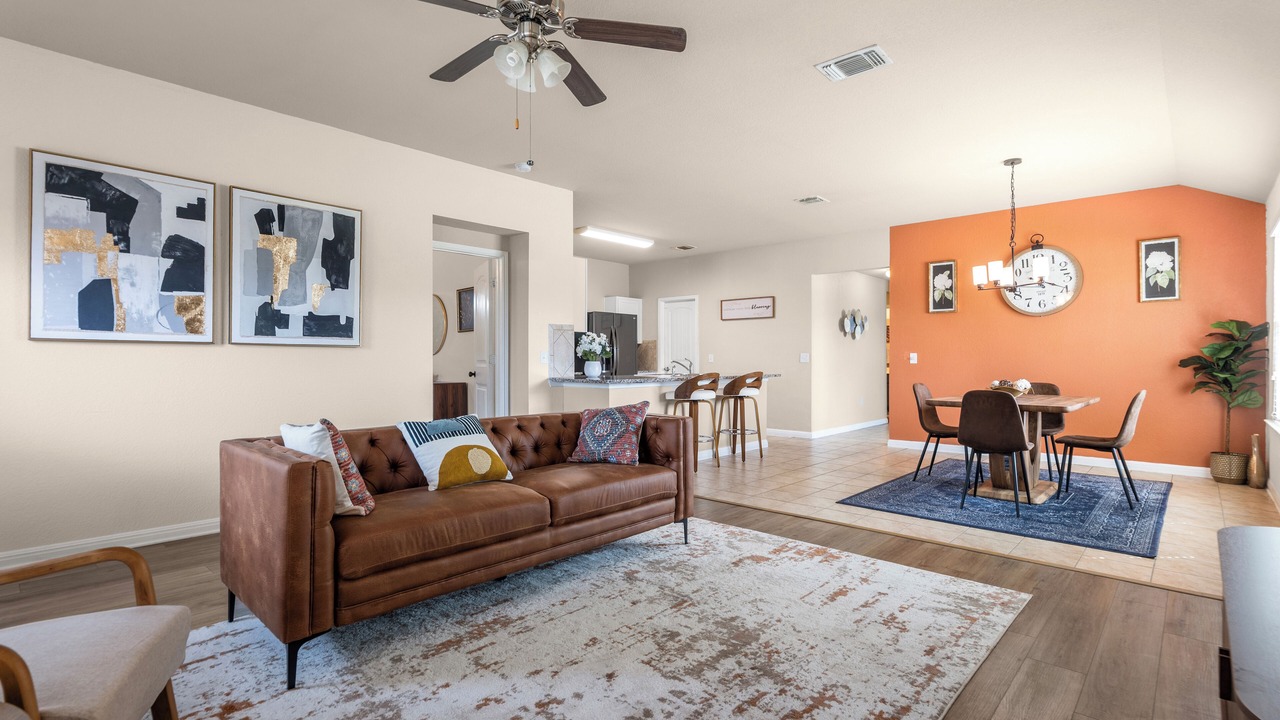 Photo of Livingroom in Pioneer Crossing