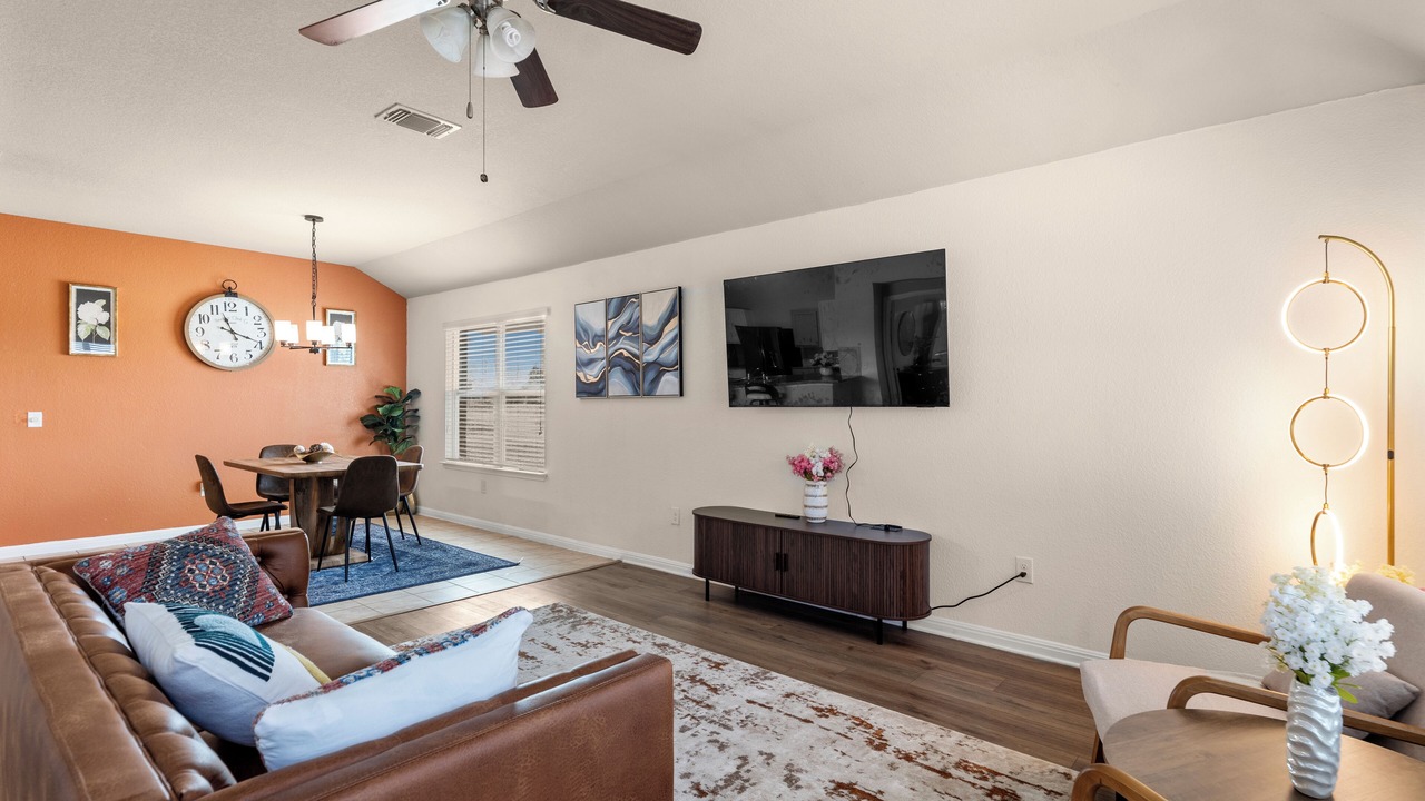 Photo of Livingroom in Pioneer Crossing
