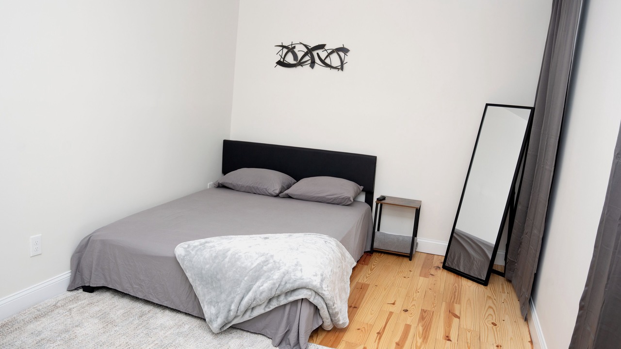 Photo of Bedroom in Stockade Historic District