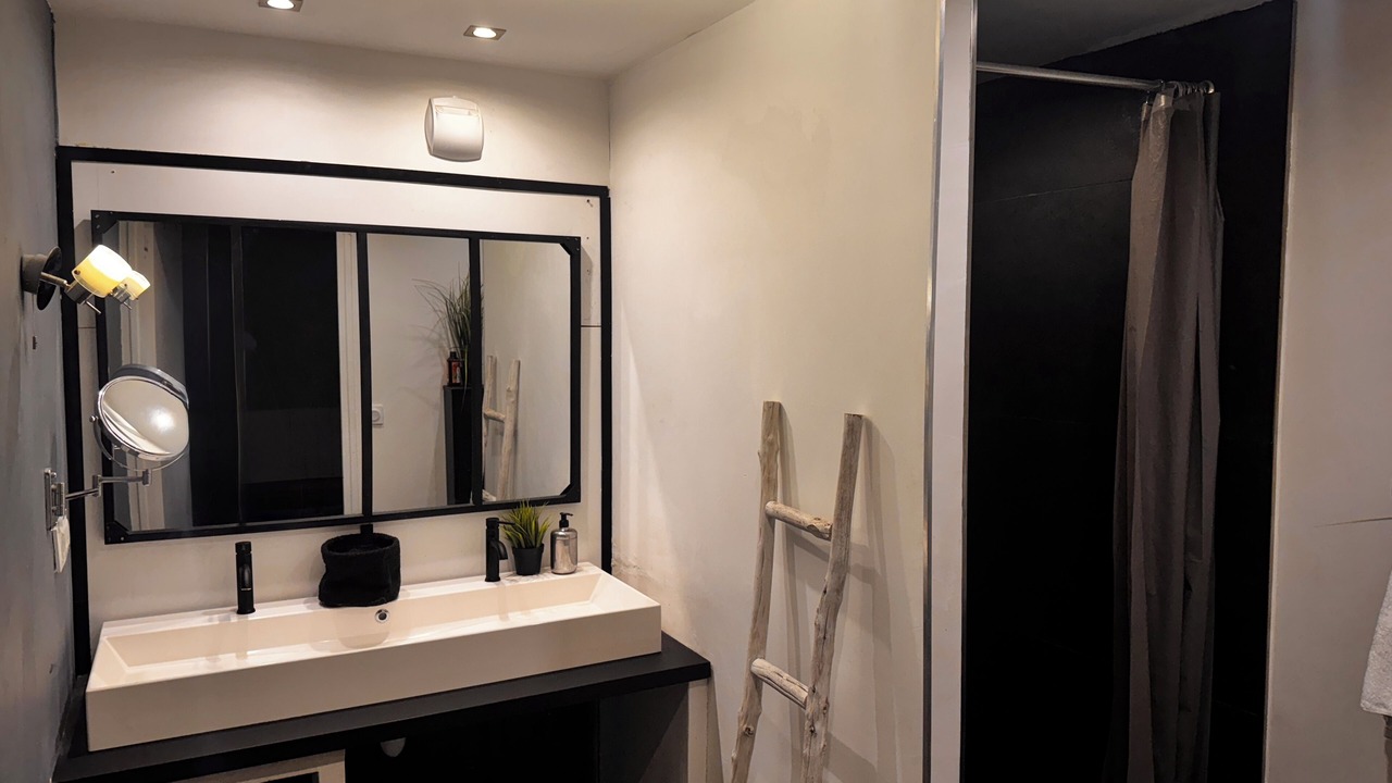 Photo of Bathroom in Quartier Saint-Marc - Croix de Pierre - Saint-Nicaise