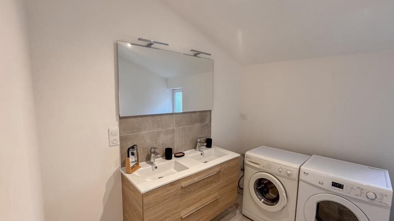 Photo of Bathroom in Coulonges-Thouarsais