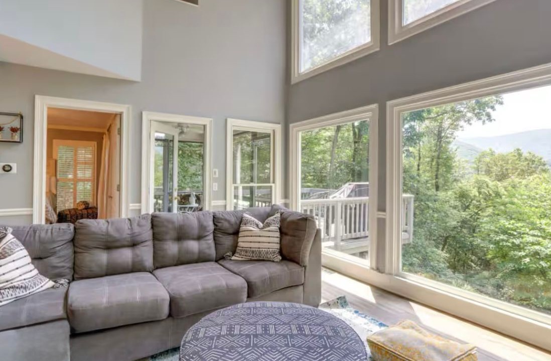 Photo of Livingroom in Jasper