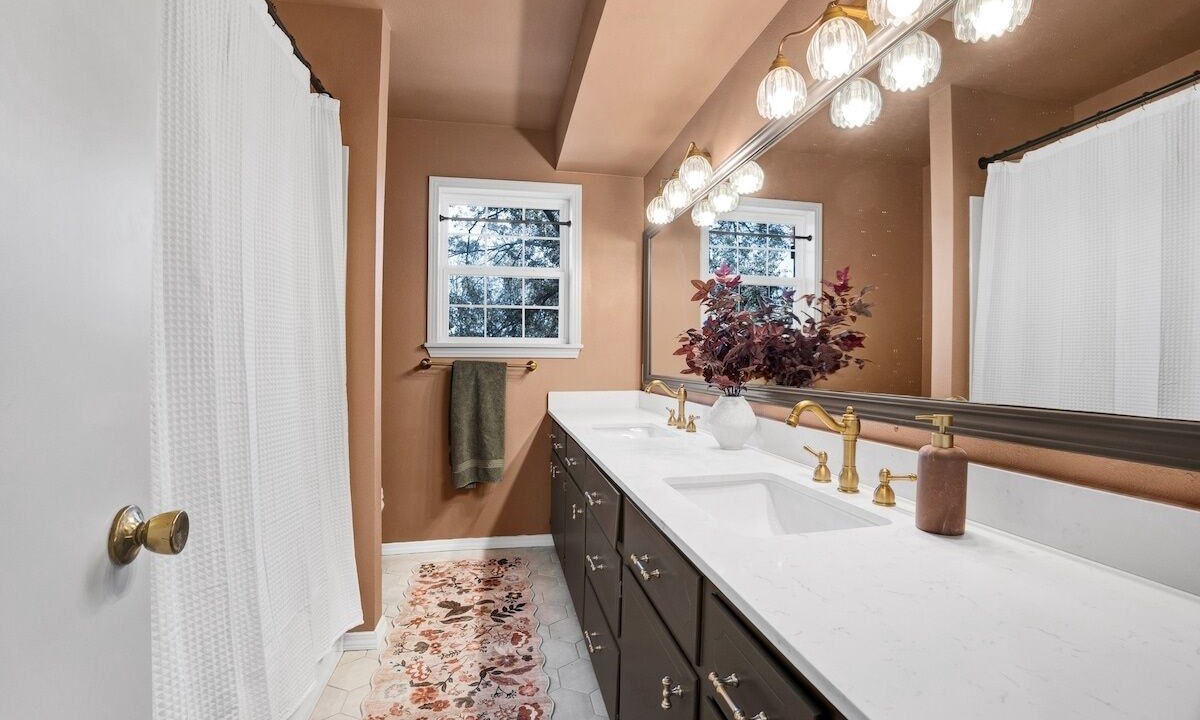 Photo of Bathroom in Van Buren