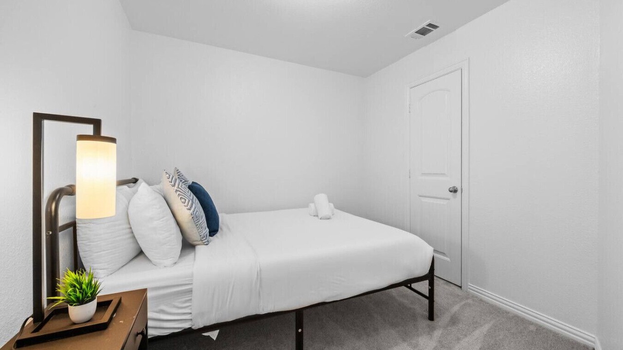 Photo of Bedroom in Grand Prairie