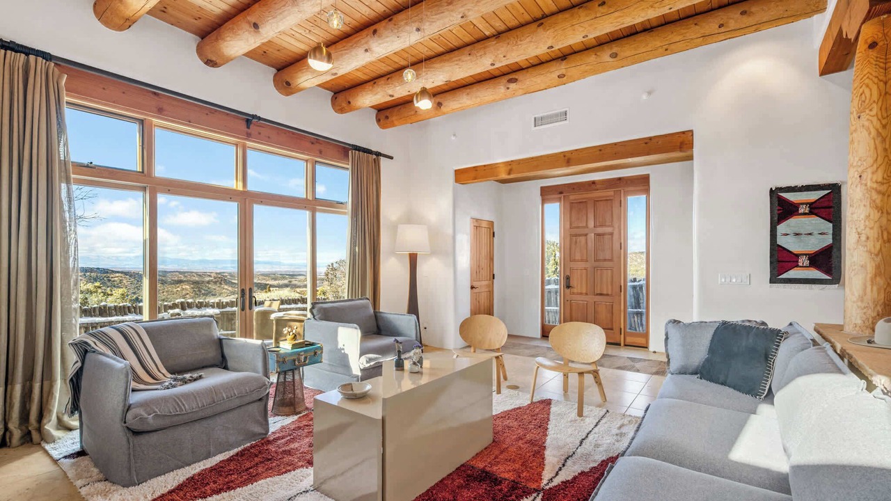 Photo of Livingroom in Tesuque