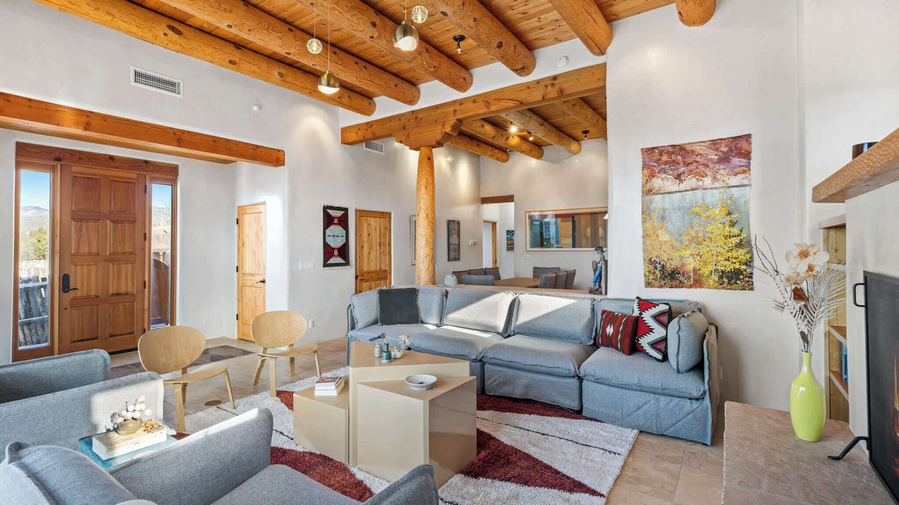 Photo of Livingroom in Tesuque