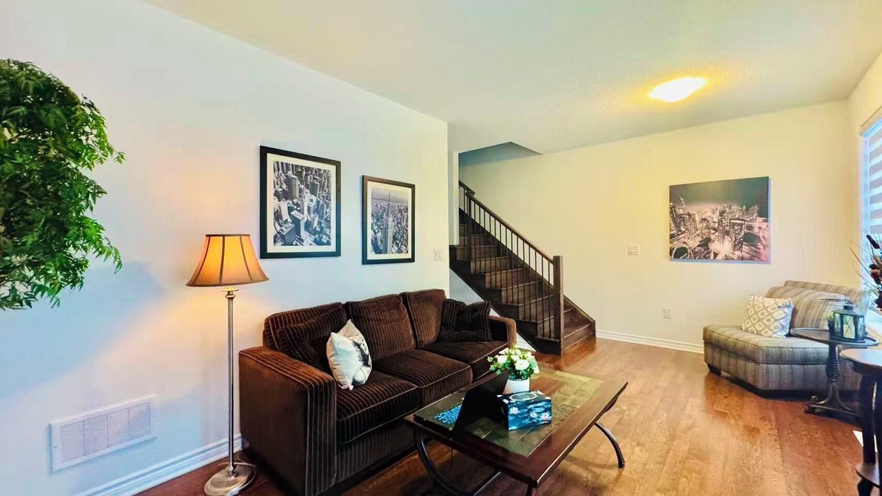 Photo of Livingroom in Oakville