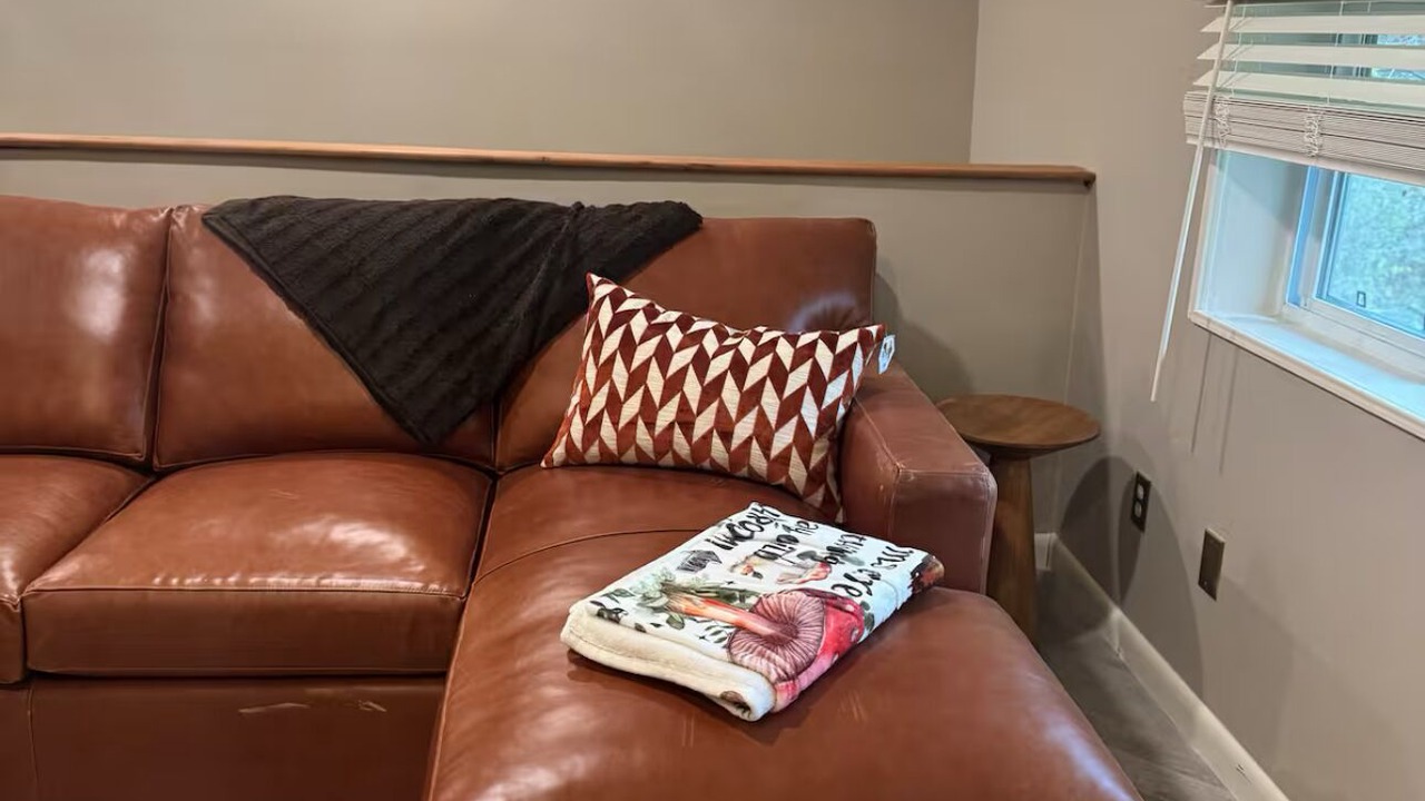 Photo of Livingroom in Town of Aurora