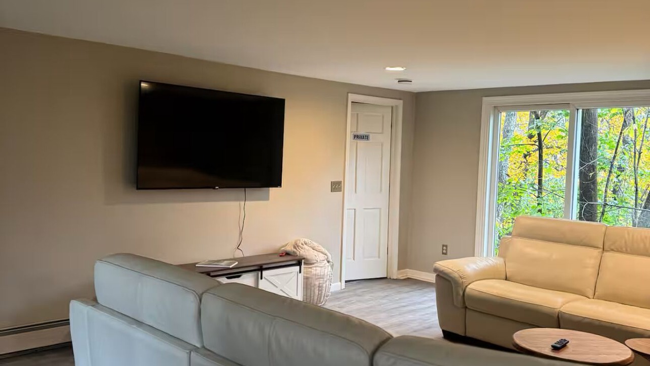 Photo of Livingroom in Town of Aurora