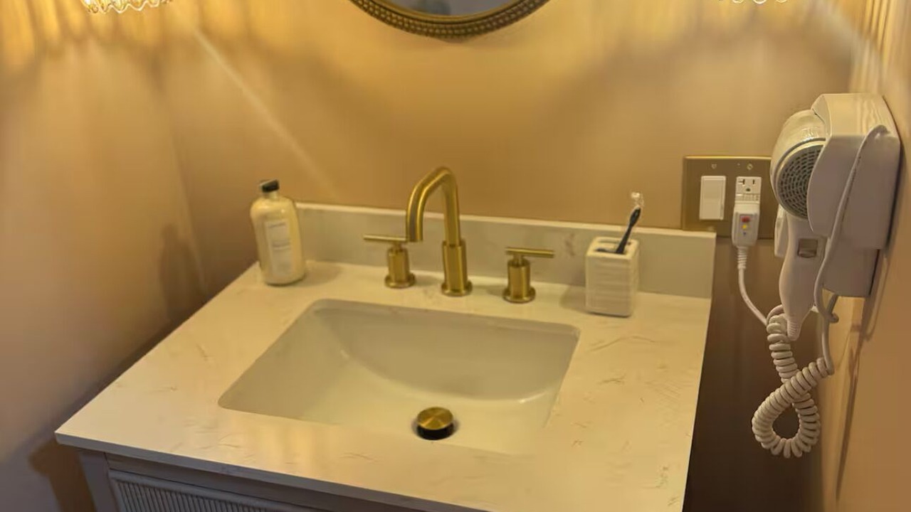 Photo of Bathroom in Town of Aurora
