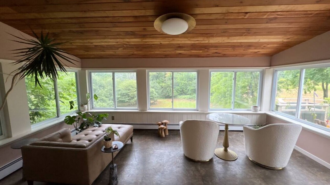 Photo of Livingroom in Town of Aurora