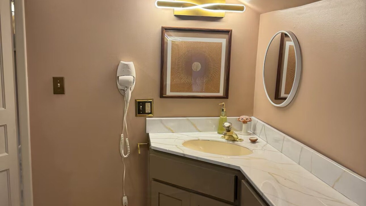 Photo of Bathroom in Town of Aurora