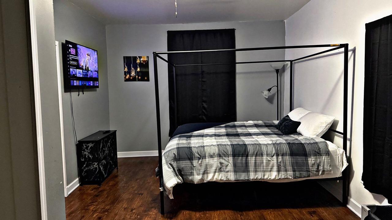 Photo of Bedroom in Elmwood