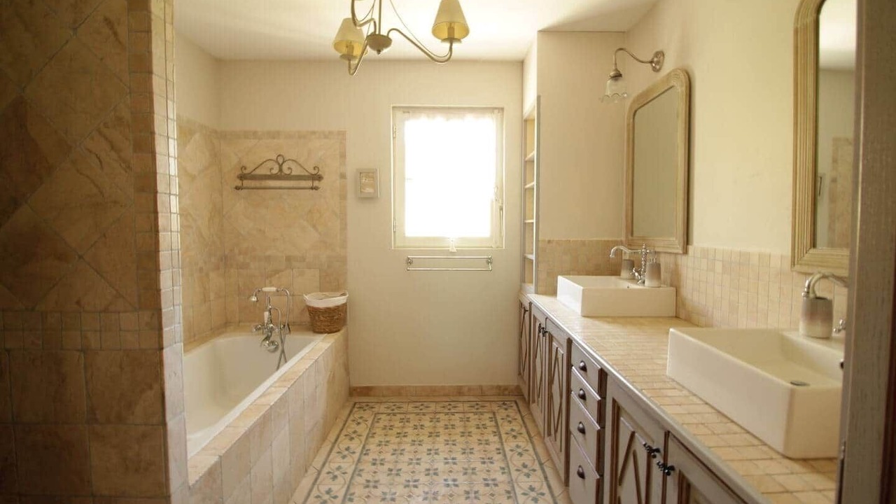 Photo of Bathroom in Lagarde Pareol