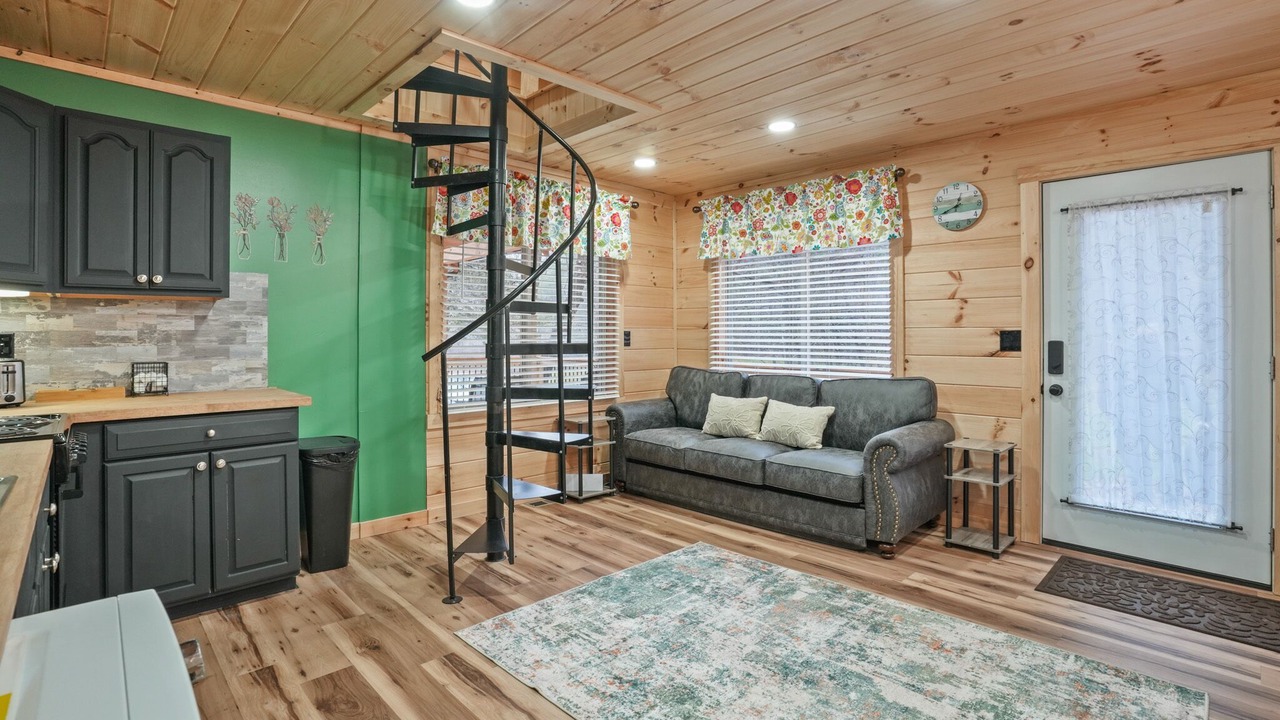 Photo of Livingroom in Creola