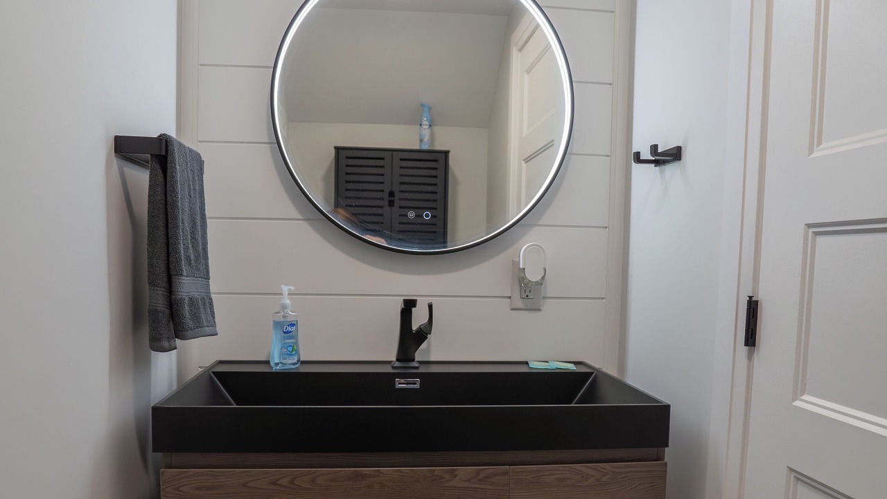 Photo of Bathroom in Point Edward