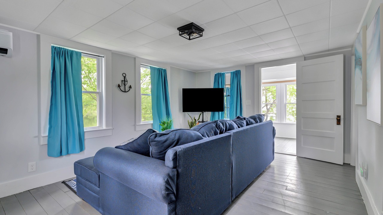 Photo of Livingroom in Orono