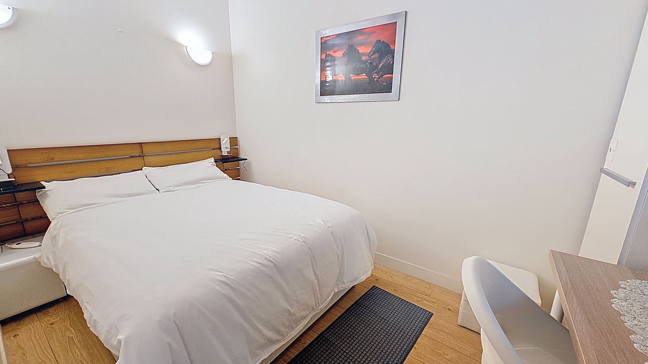Photo of Bedroom in Asnieres-sur-Seine