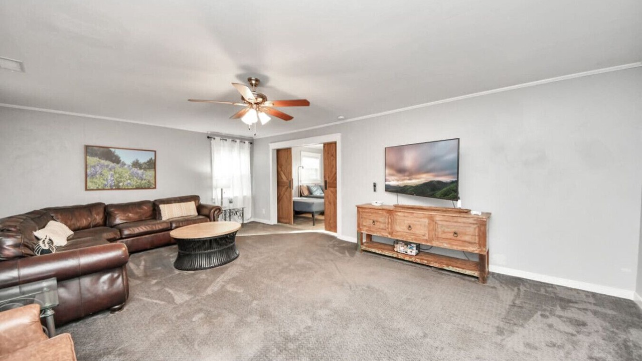 Photo of Livingroom in Spring