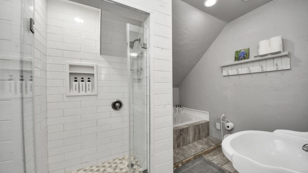 Photo of Bathroom in Spring