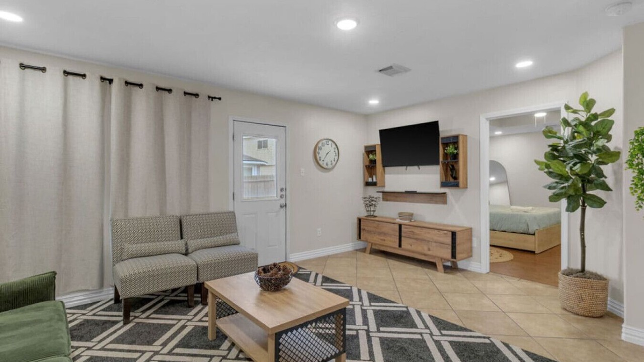 Photo of Livingroom in Spring