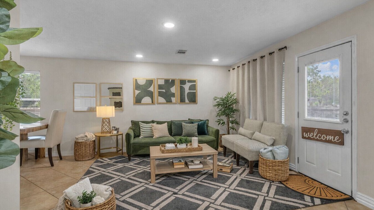 Photo of Livingroom in Spring