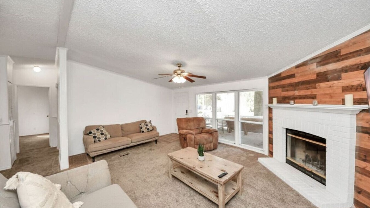 Photo of Livingroom in Spring