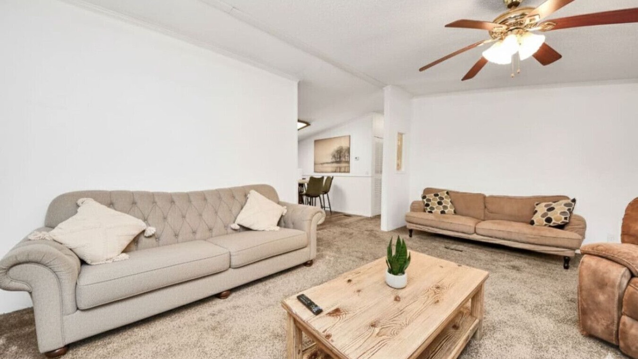 Photo of Livingroom in Spring