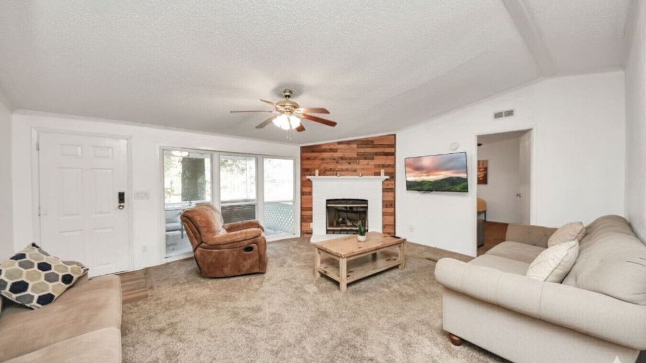 Photo of Livingroom in Spring