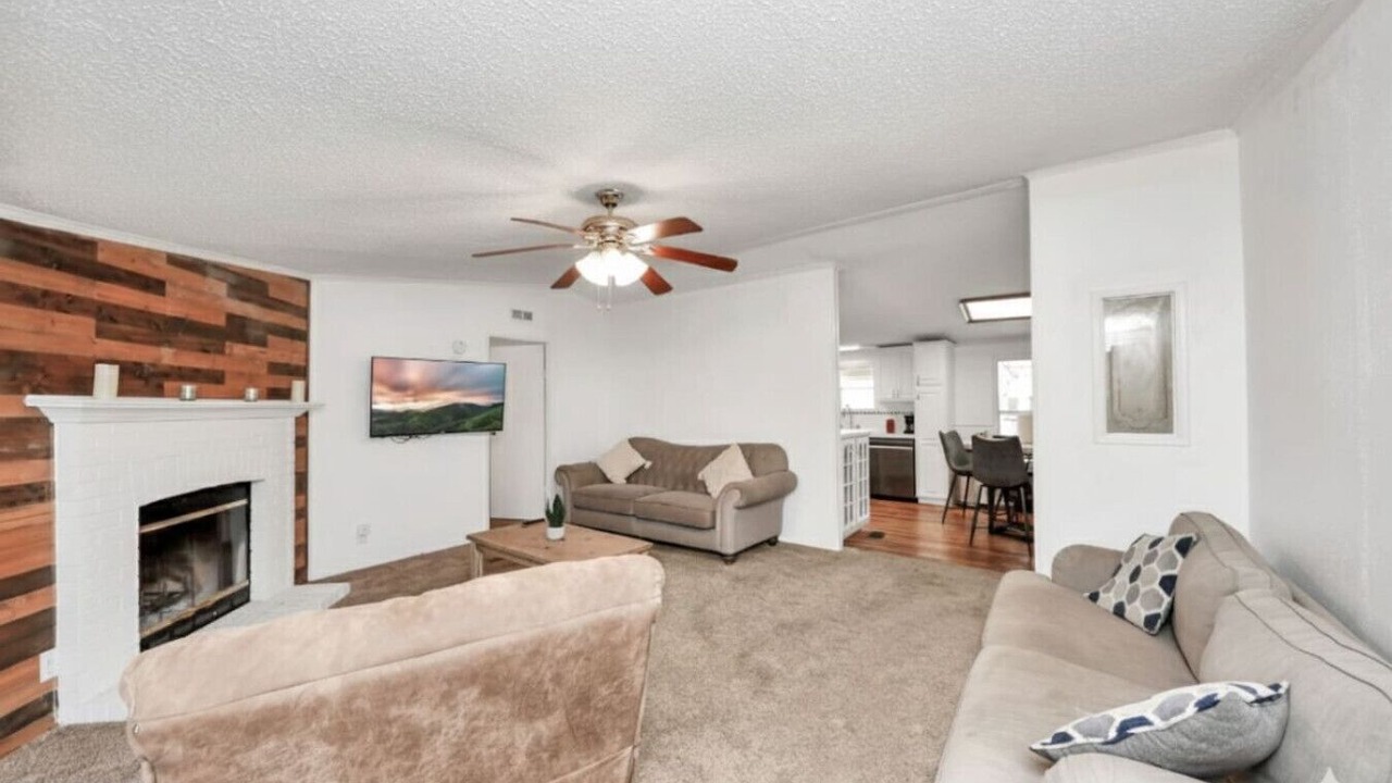 Photo of Livingroom in Spring