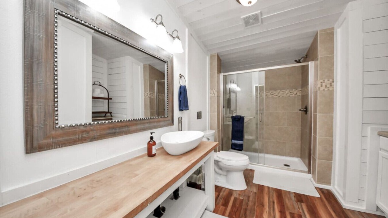 Photo of Bathroom in Spring