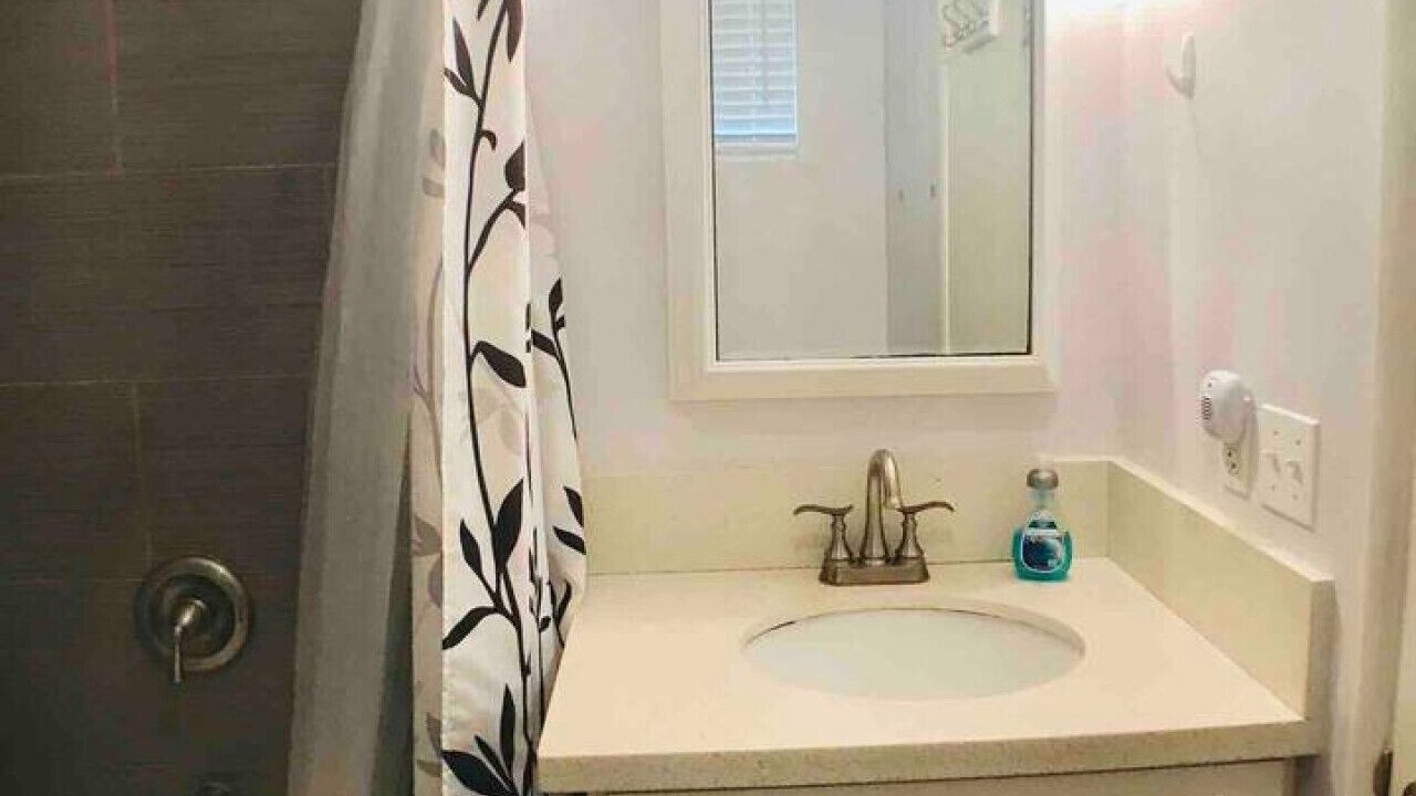 Photo of Bathroom in Kaimuki