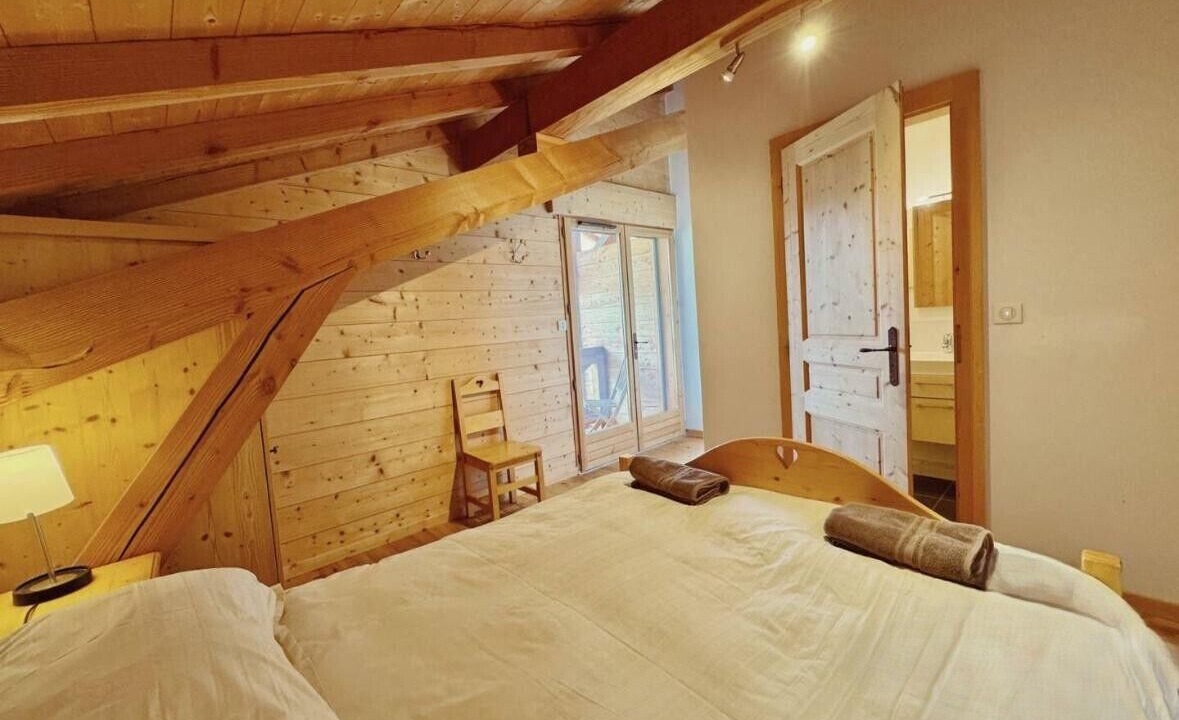 Photo of Bedroom in Bours