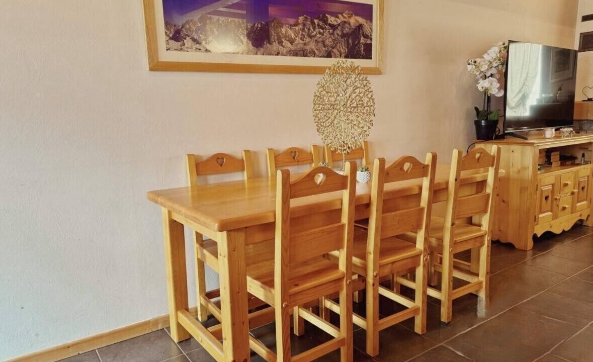 Photo of Others in Bours