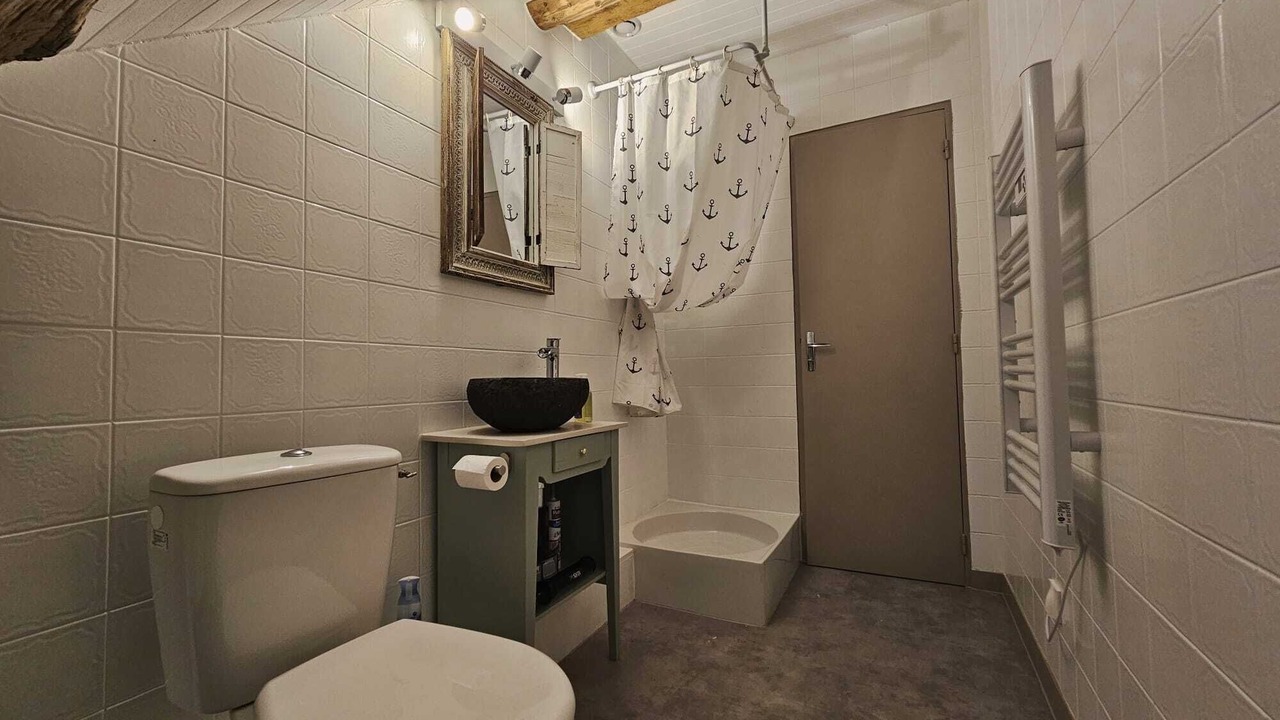 Photo of Bathroom in Pelousey