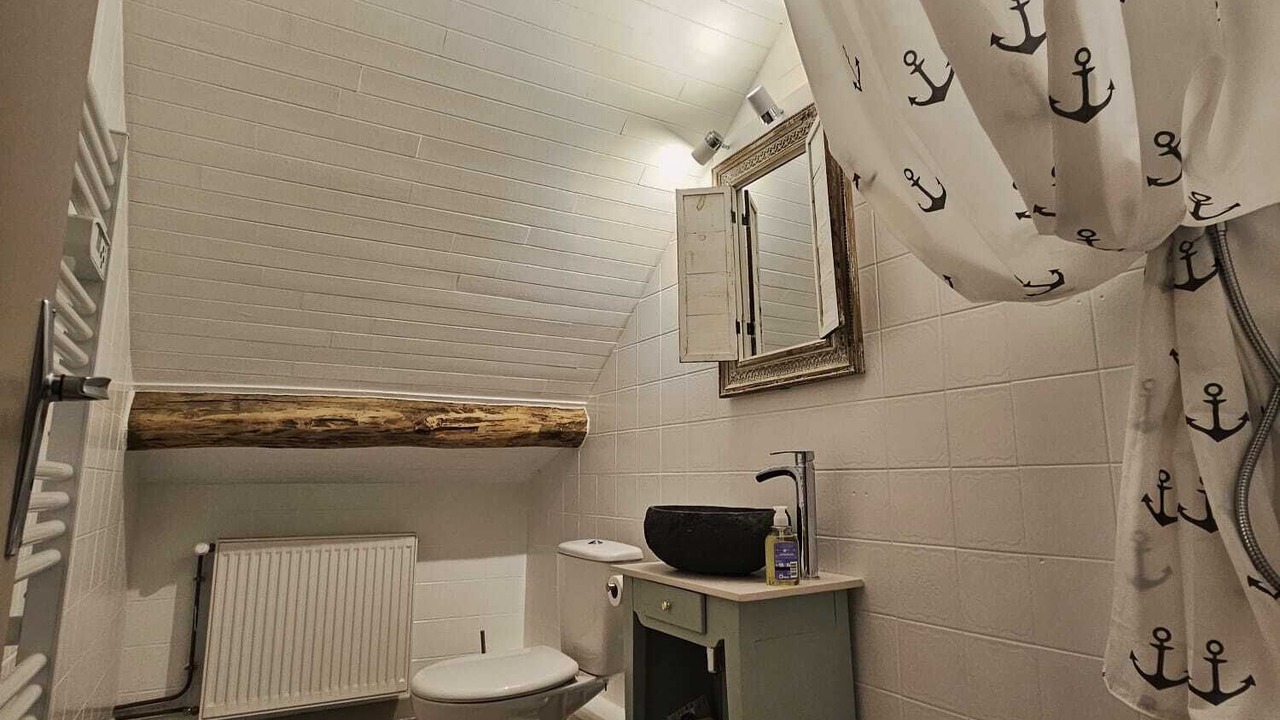 Photo of Bathroom in Pelousey
