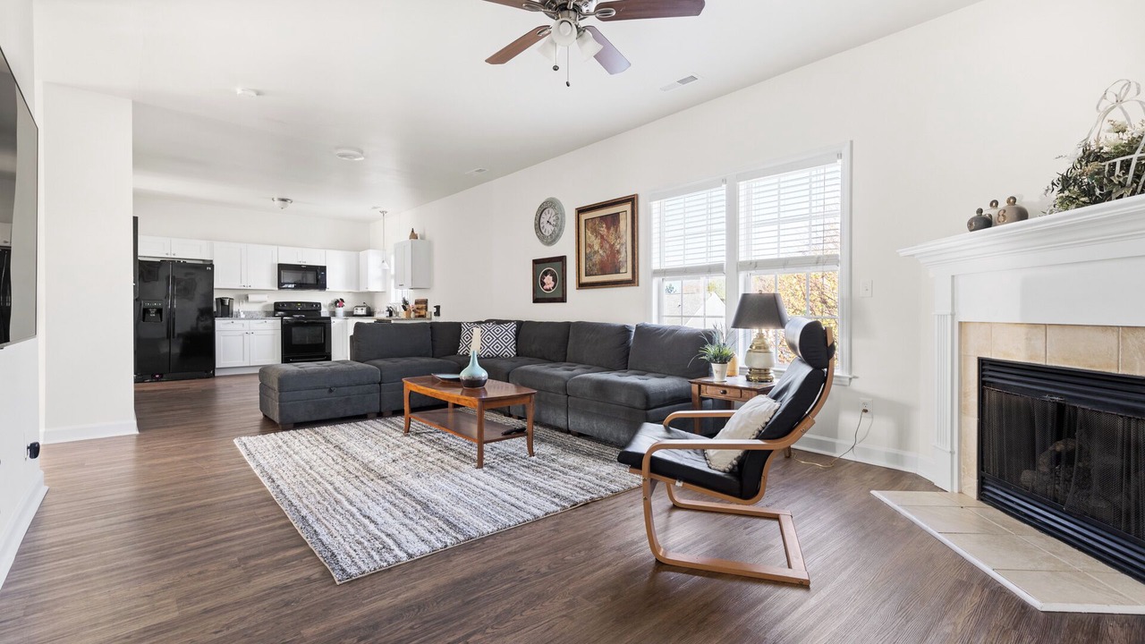 Photo of Livingroom in Southeast Raleigh