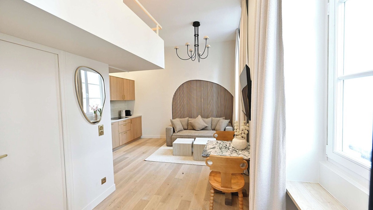 Photo of Livingroom in Archives